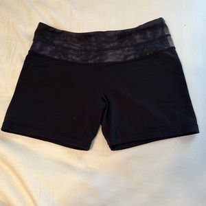Lululemon reversible biker shorts in a size 6
